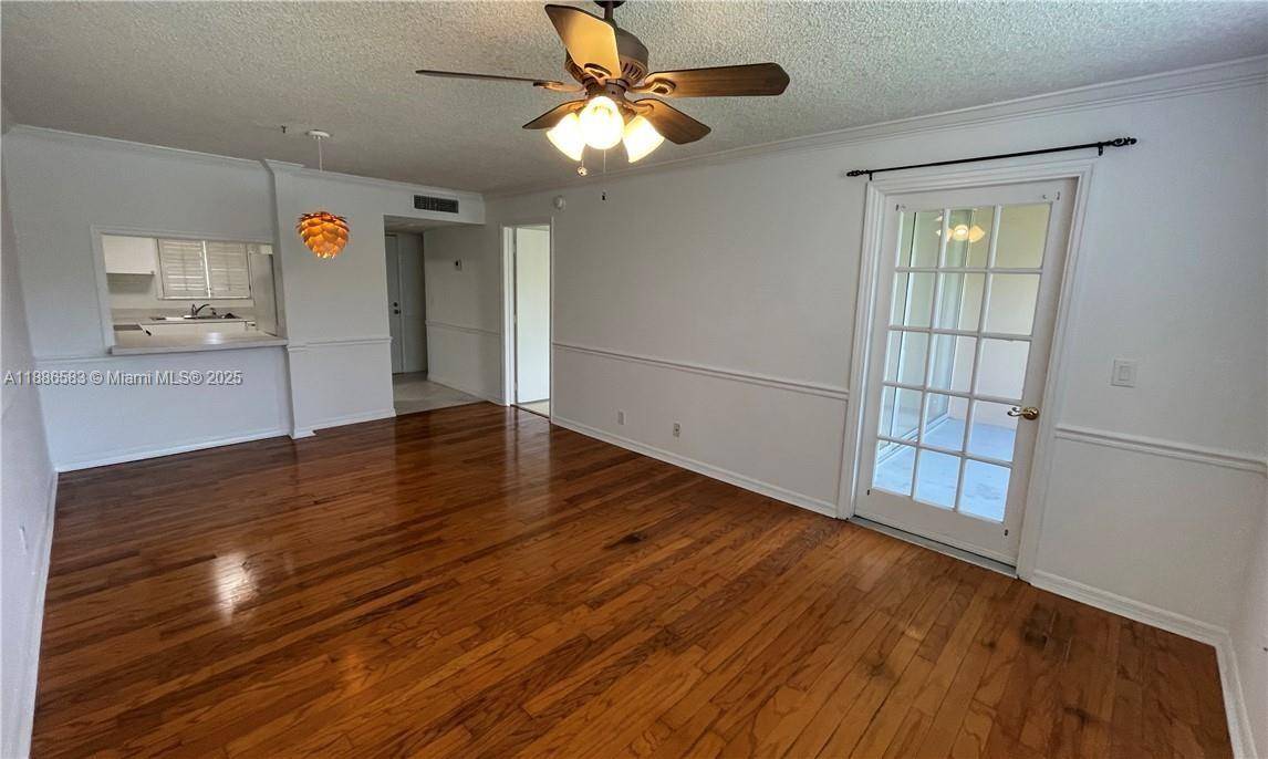 Davie, FL 33324,9400 Live Oak Pl #306