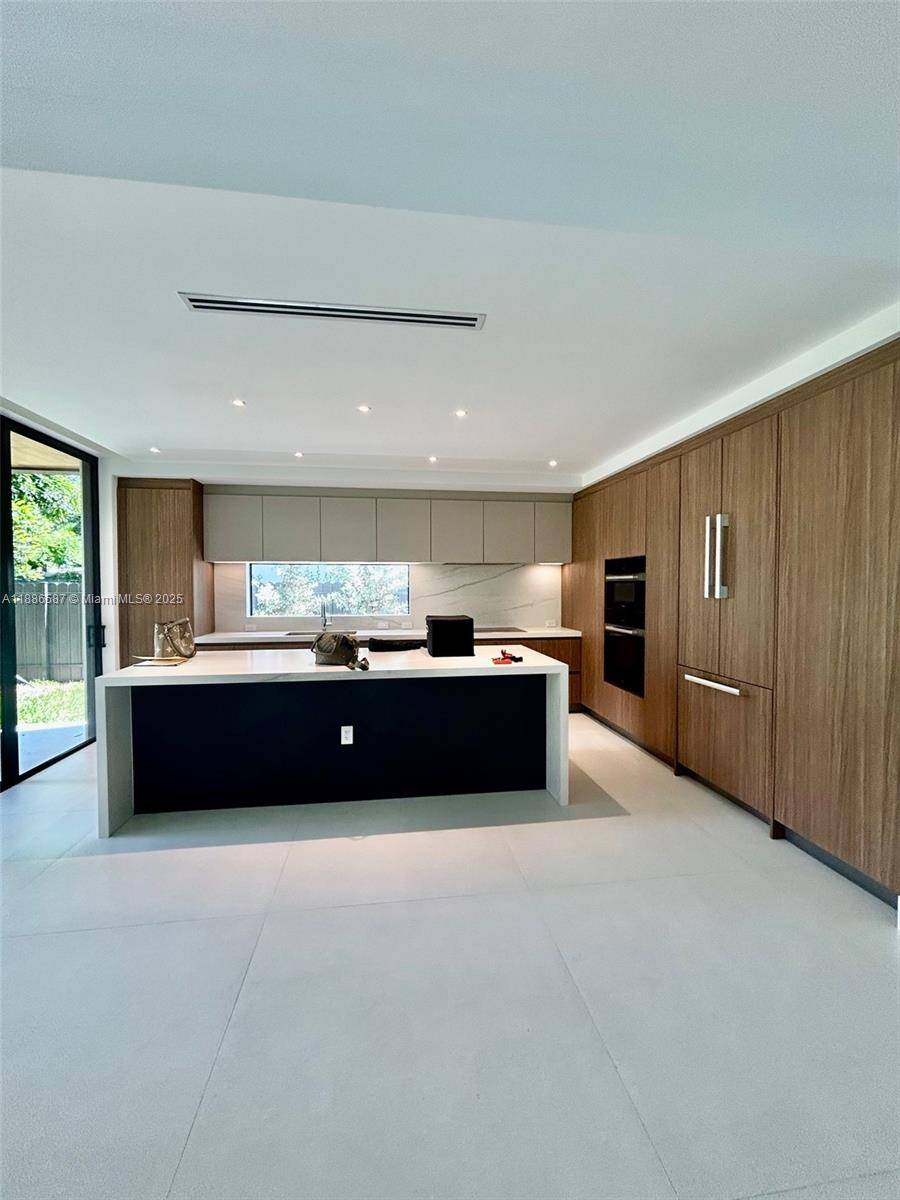 Miami, FL 33138,741 NE 70 ST