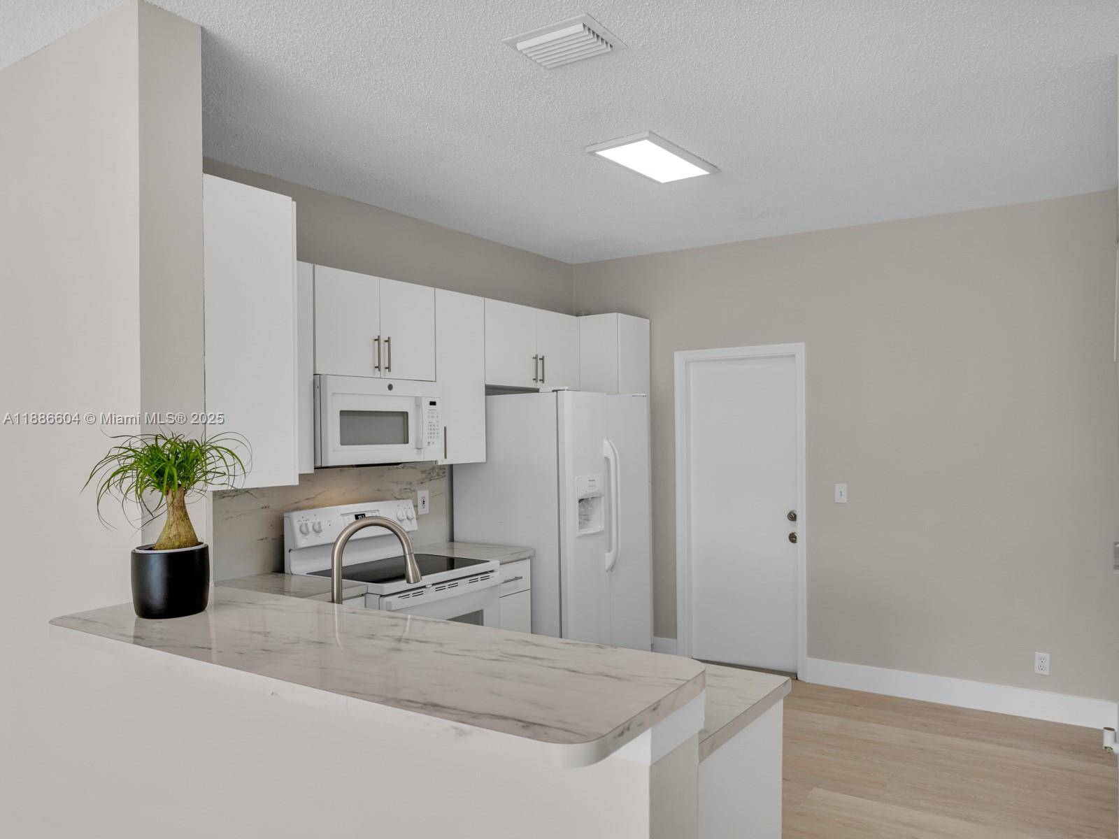 Weston, FL 33331,3738 San Simeon Cir