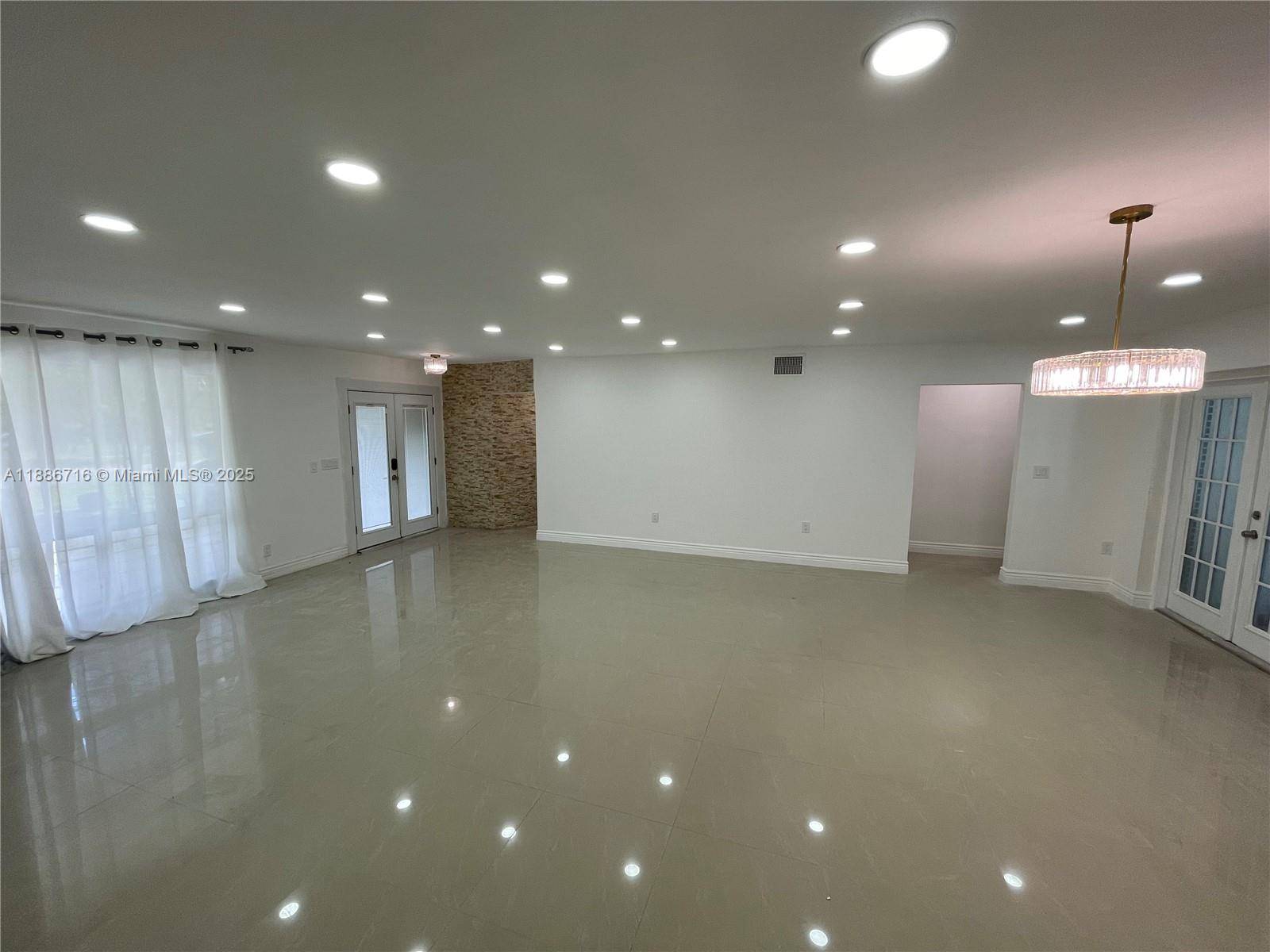 Hollywood, FL 33021,1400 E Hawthorne Cir