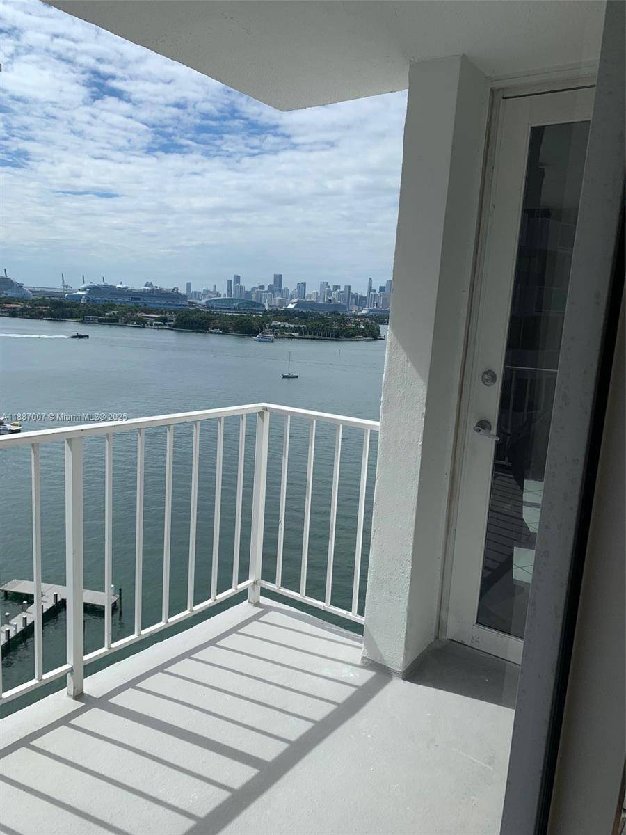 Miami Beach, FL 33139,1228 West Ave #1415