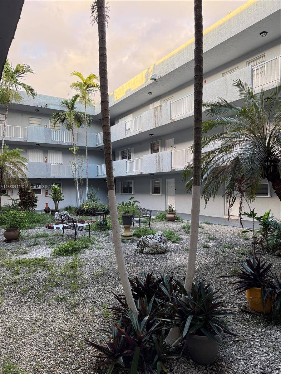 Hialeah, FL 33012,1725 W 60th St #105