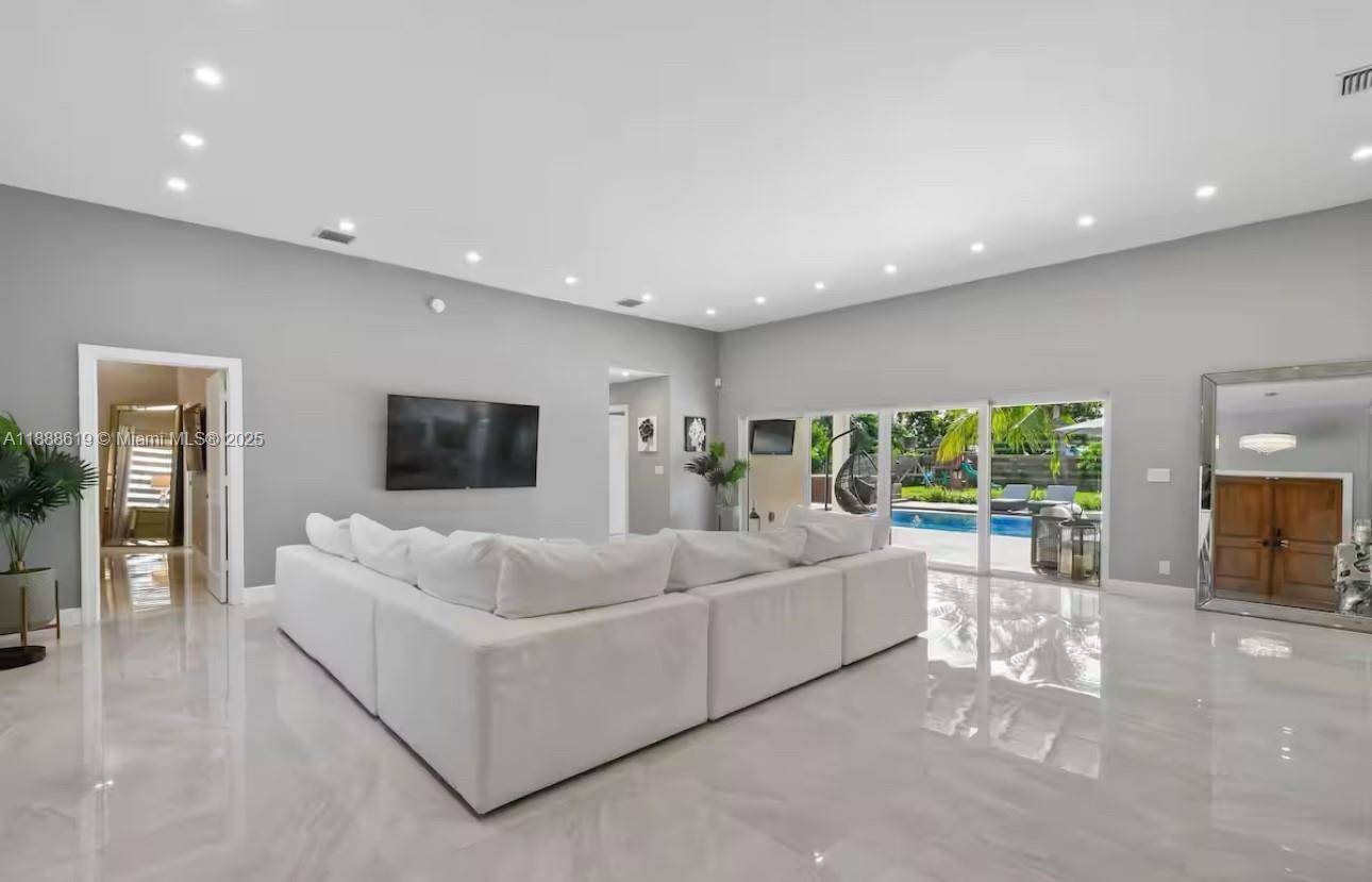 Lake Clarke Shores, FL 33406,Address not disclosed