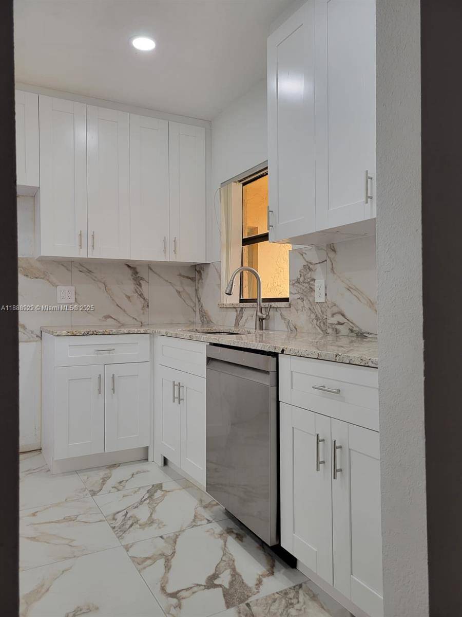 Coconut Creek, FL 33073,3883 Coral Tree Cir #3883