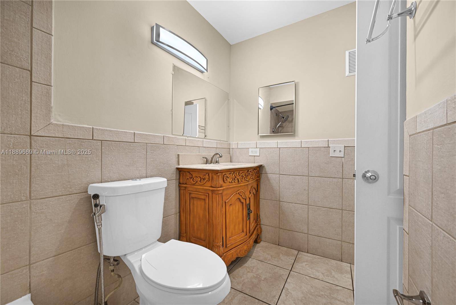 Doral, FL 33166,8120 Geneva Ct #549