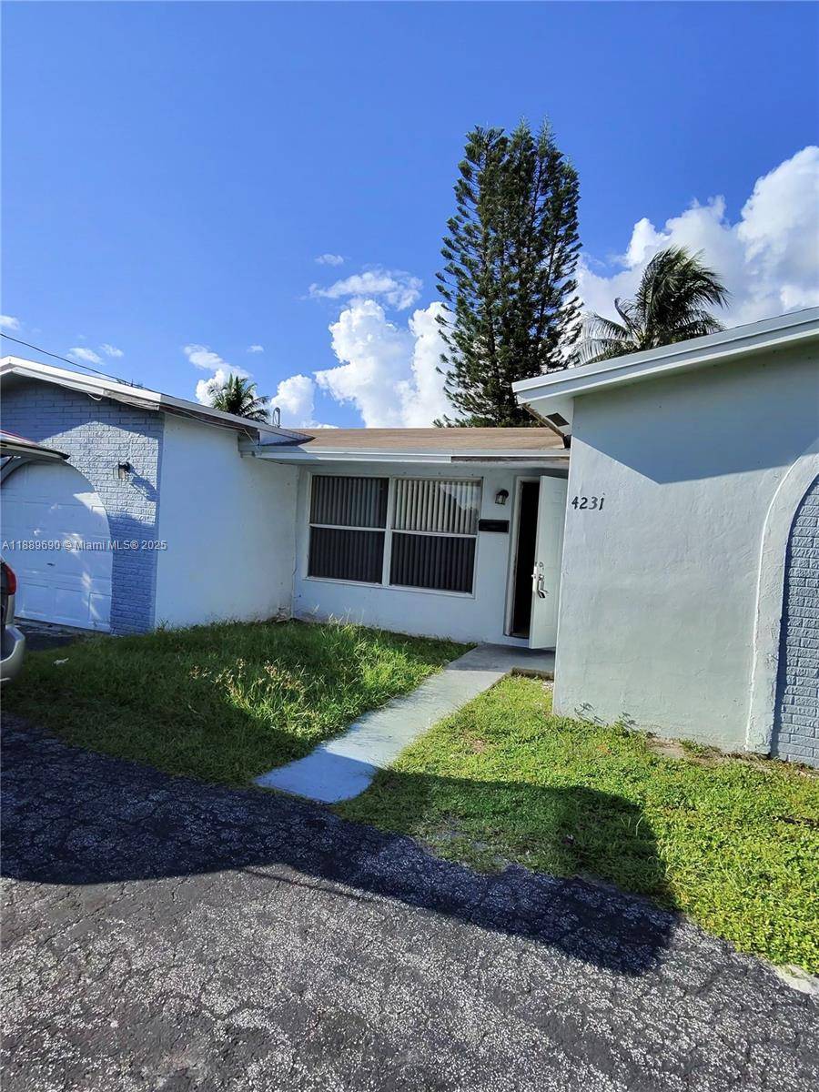 Lauderhill, FL 33313,4231 NW 27th St #N/A