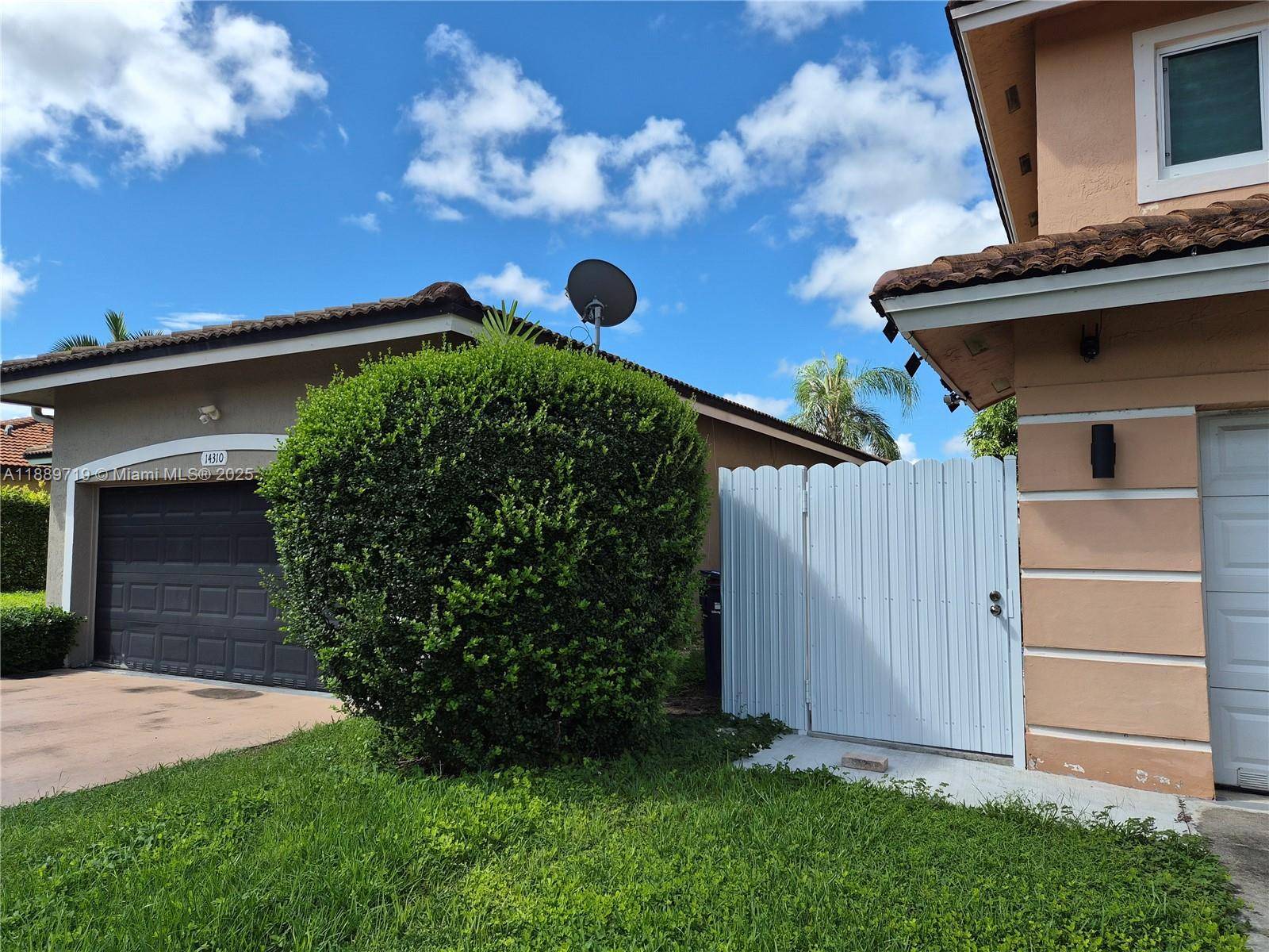 Miami, FL 33196,14300 SW 161st Pl #1