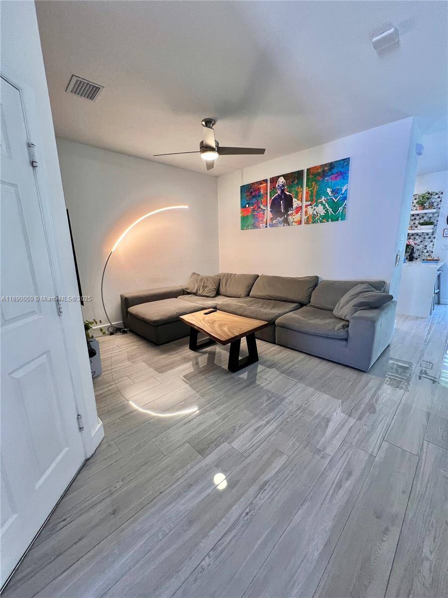 Davie, FL 33314,4654 Santa Cruz Way