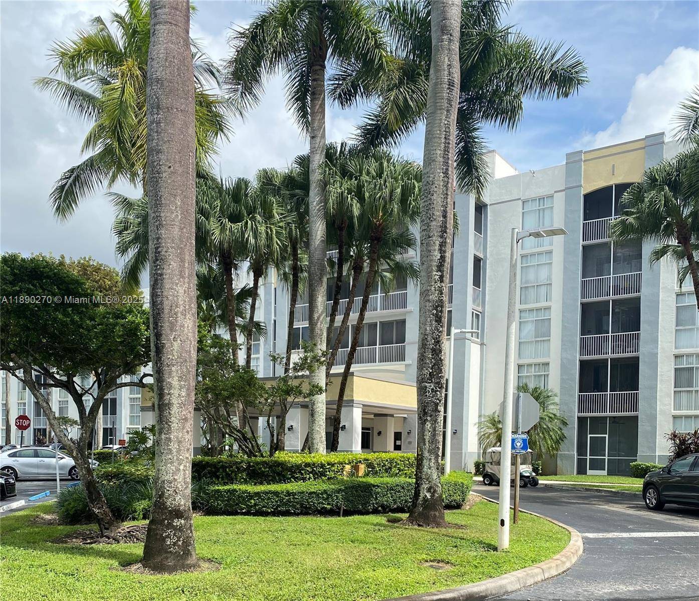 Doral, FL 33178,9725 NW 52nd St #522