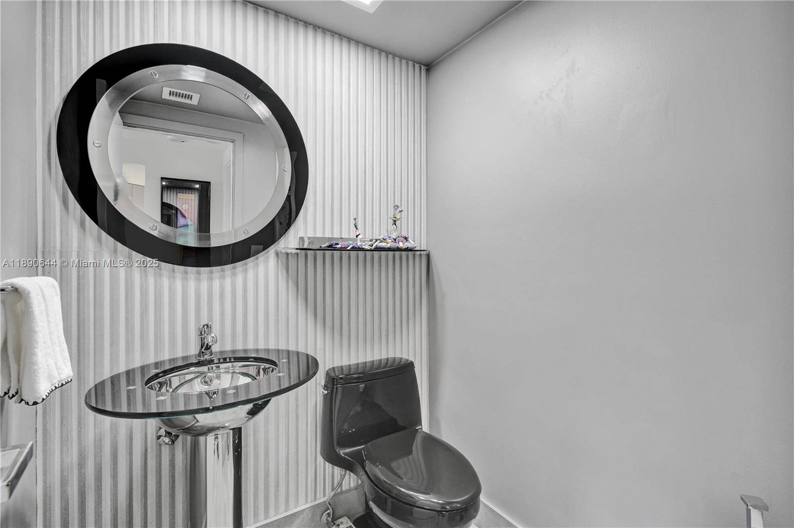 Aventura, FL 33180,20191 E Country Club Dr #2606