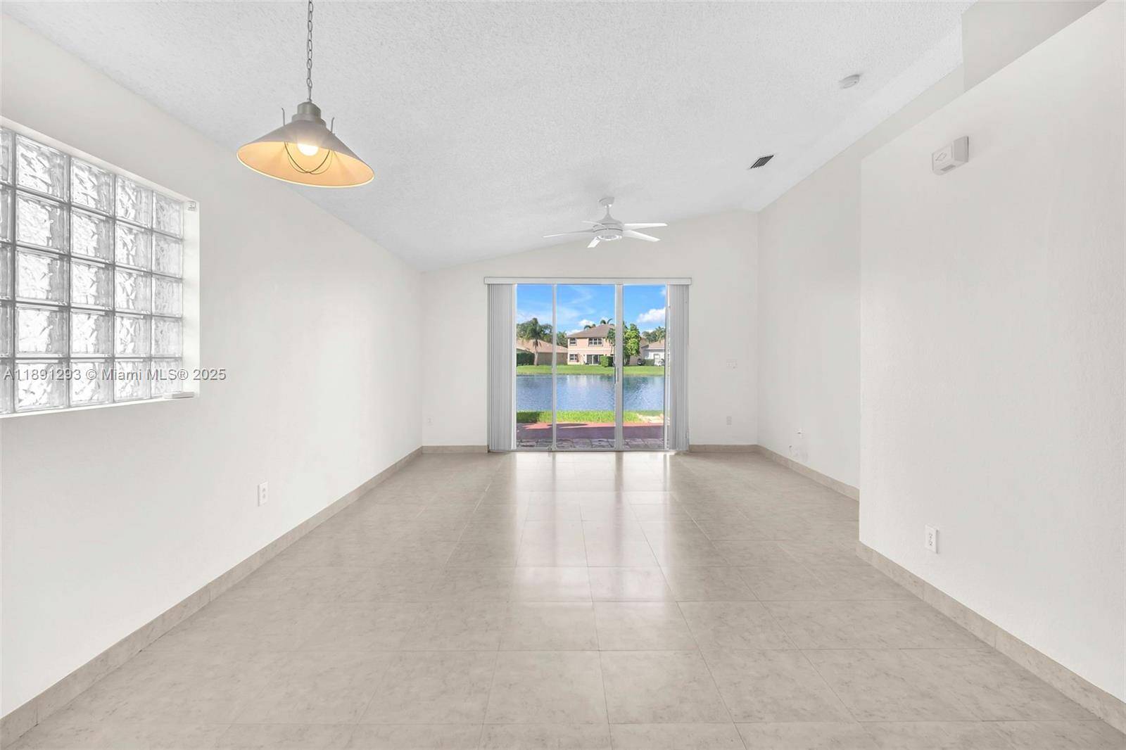 Weston, FL 33331,16411 Sapphire Bnd #16411