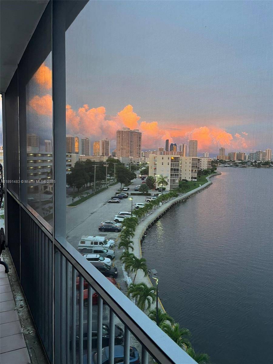 Aventura, FL 33160,2910 Point East Dr #M601