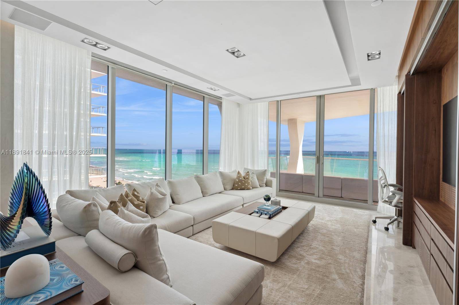 Sunny Isles Beach, FL 33160,16901 Collins Ave #805