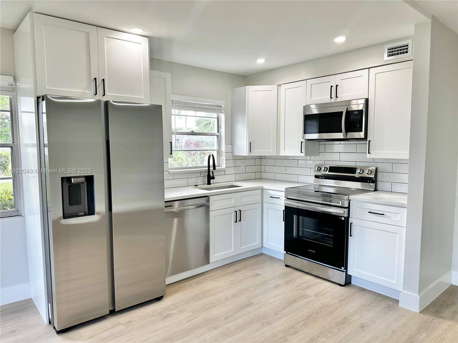 Deerfield Beach, FL 33442,213 Oakridge  N #213