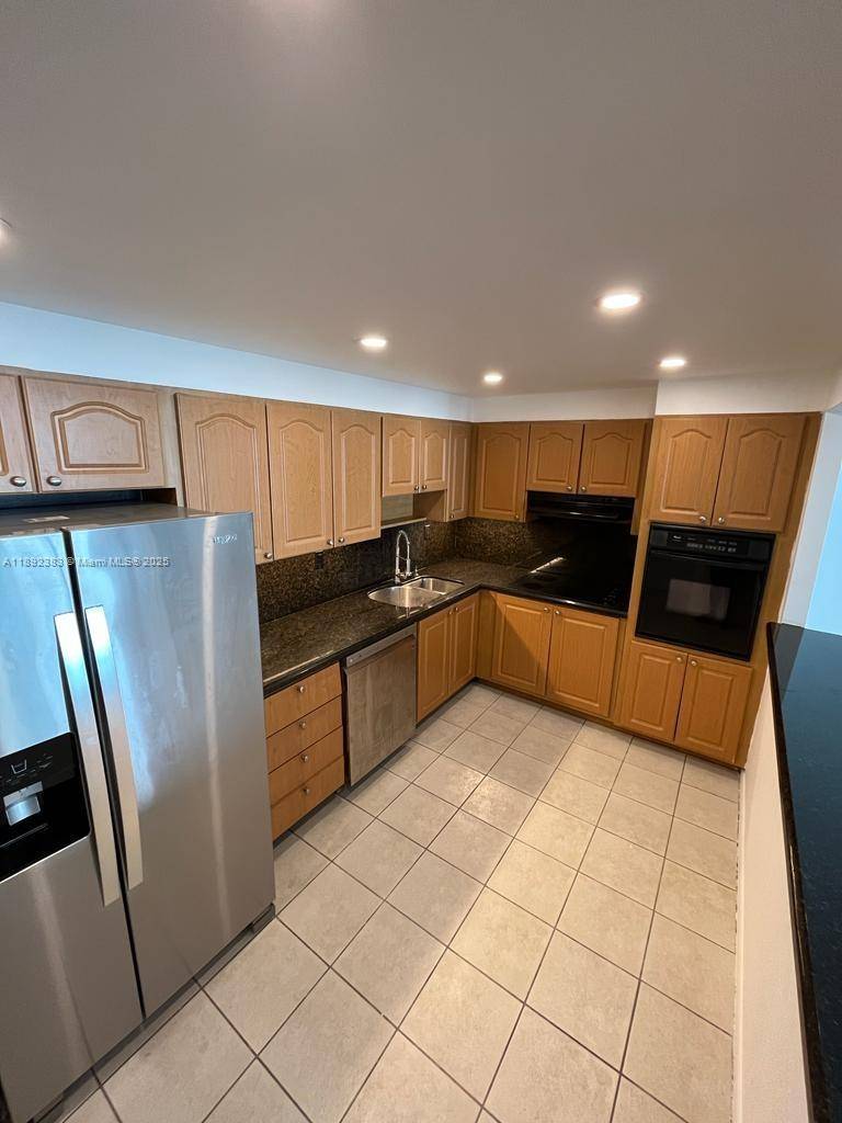 Sunny Isles Beach, FL 33160,19390 Collins Ave #820