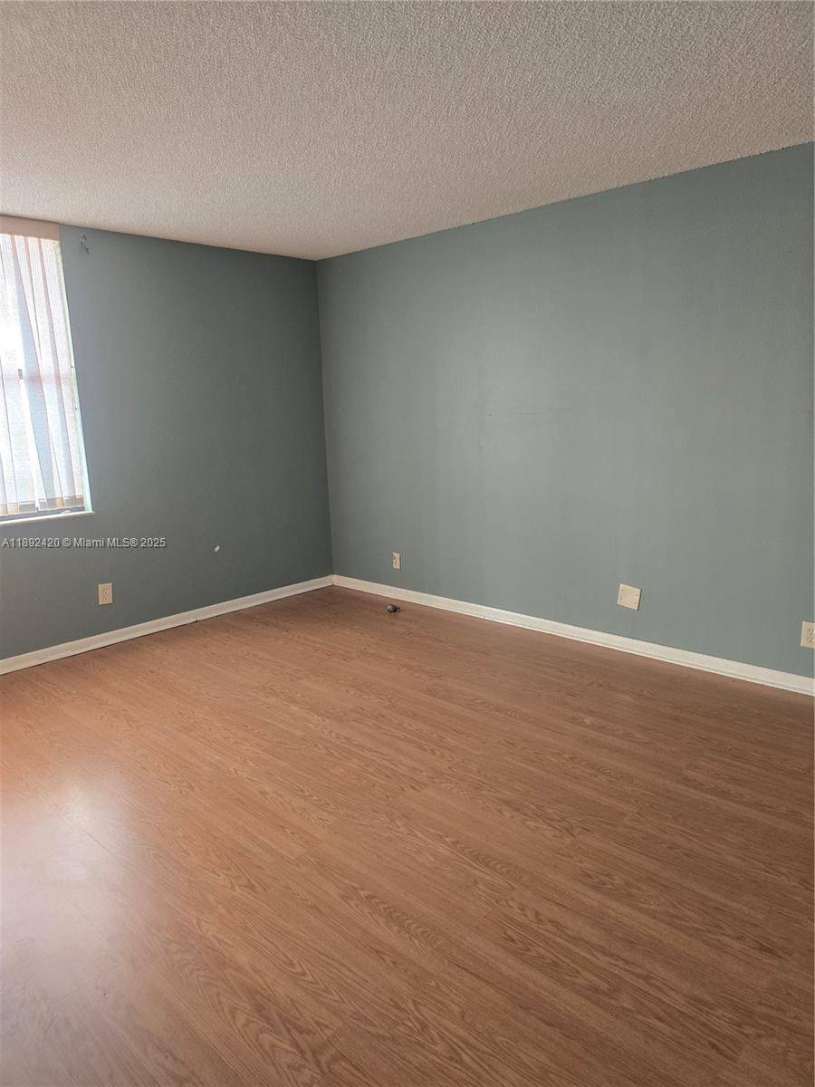 Oakland Park, FL 33309,110 Lake Emerald Dr #404