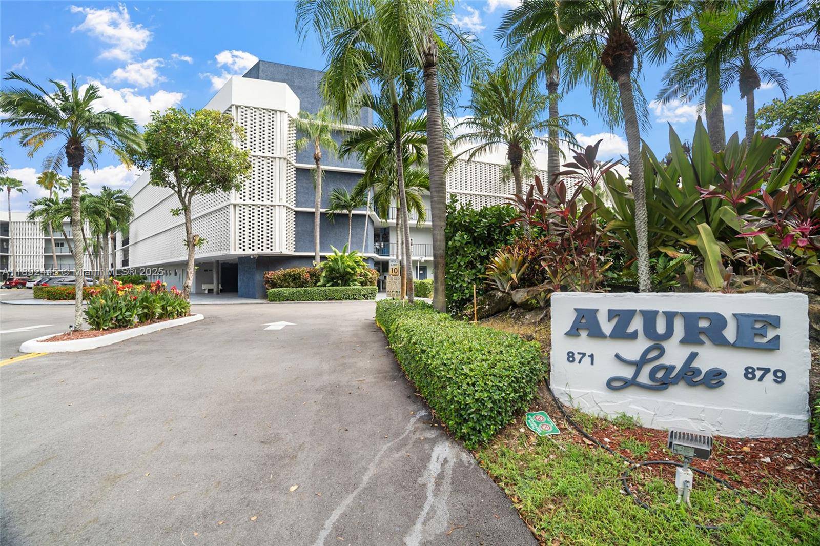 Miami, FL 33179,879 NE 195th St #228