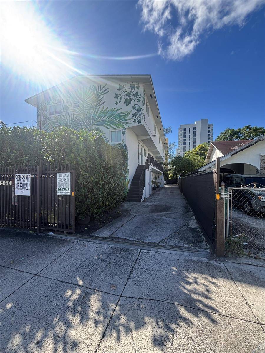 Miami, FL 33128,560 NW 1st St #6