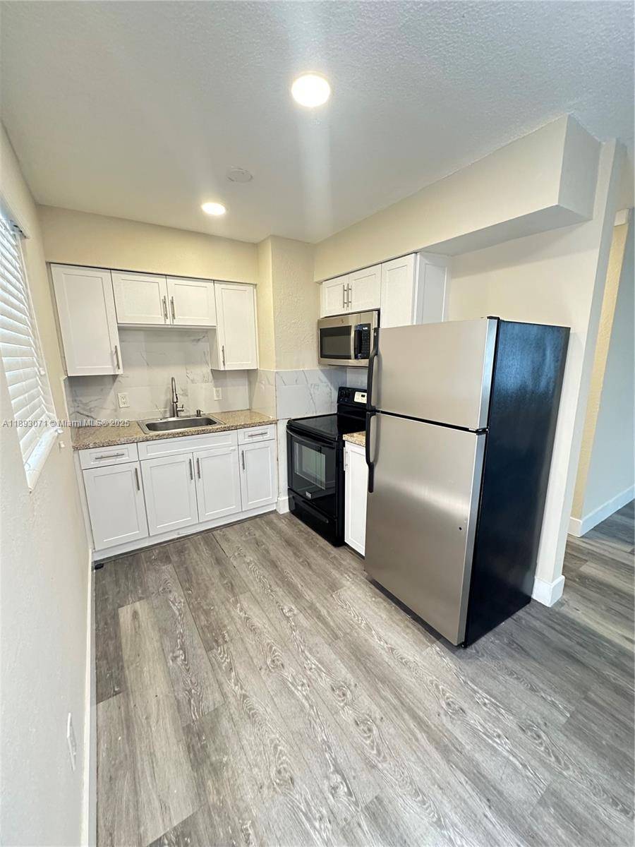 Miami, FL 33126,97 NW 73rd Pl #1-2