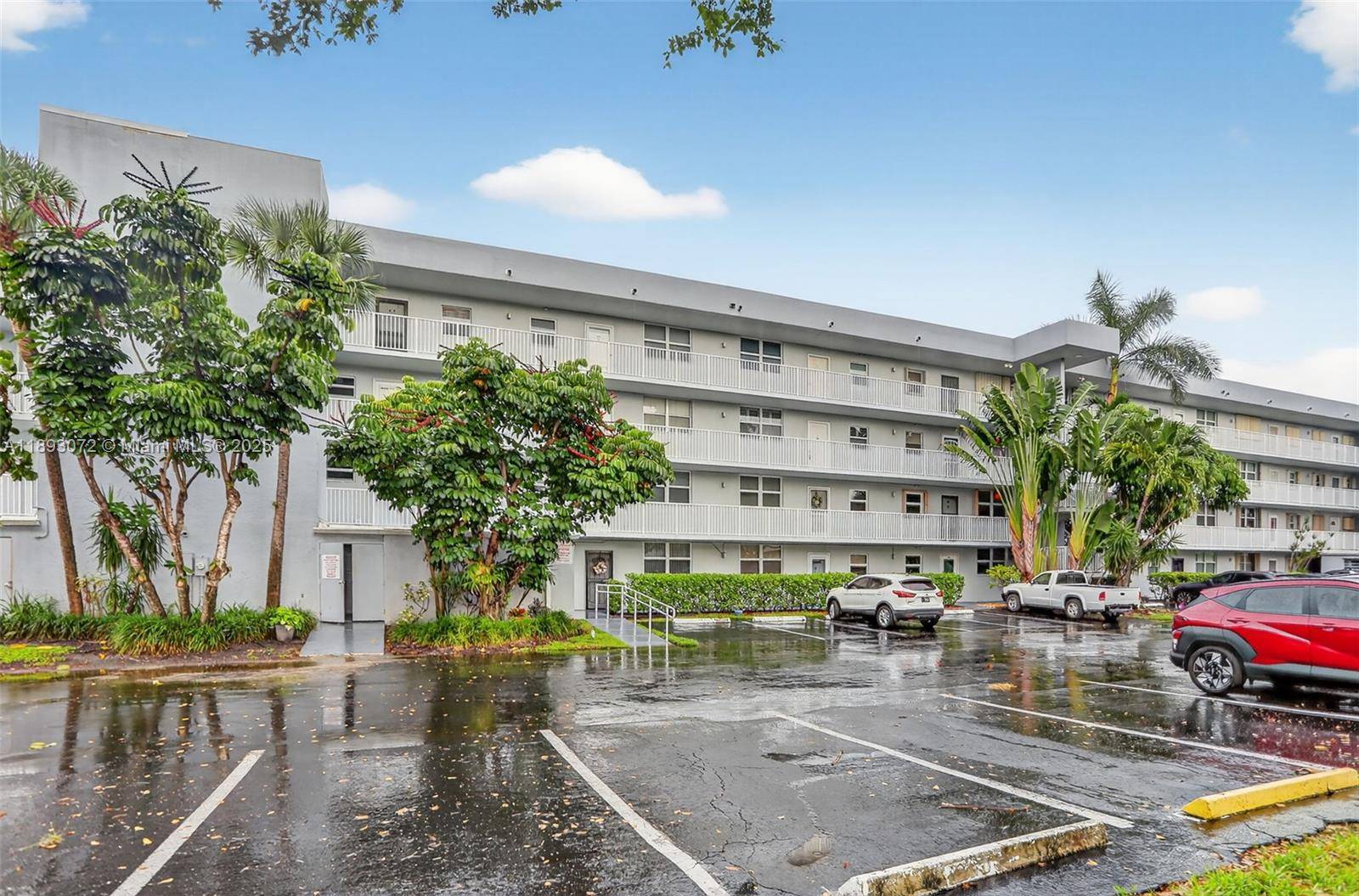 Oakland Park, FL 33309,106 Royal Park Dr #4C