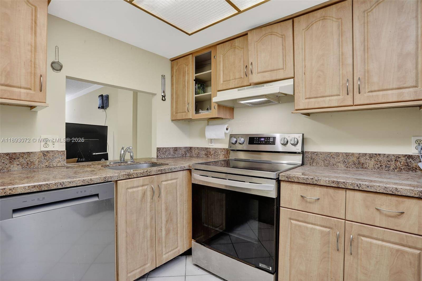 Oakland Park, FL 33309,106 Royal Park Dr #4C
