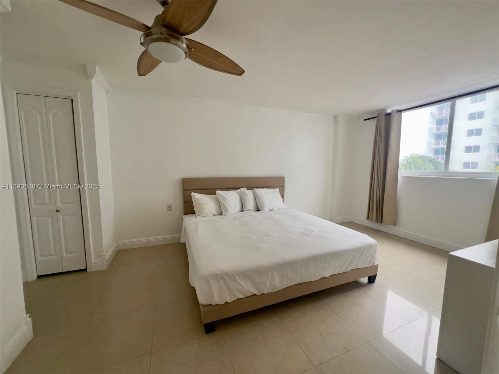 Miami Beach, FL 33139,401 Ocean Dr #311