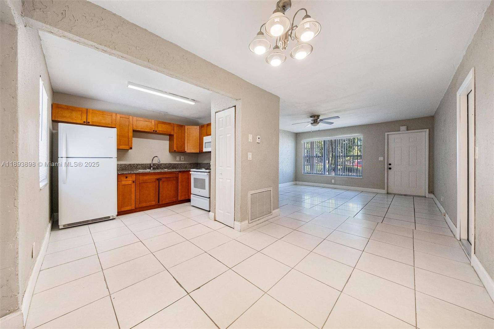 Sunrise, FL 33313,1560 NW Sunset Strip