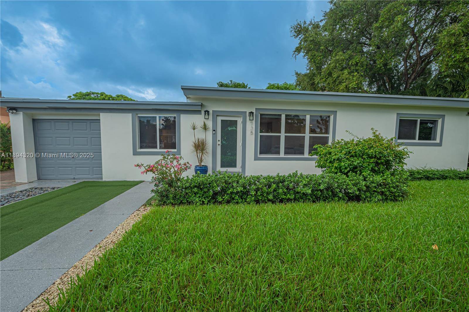 North Miami, FL 33168,735 NW 122nd St