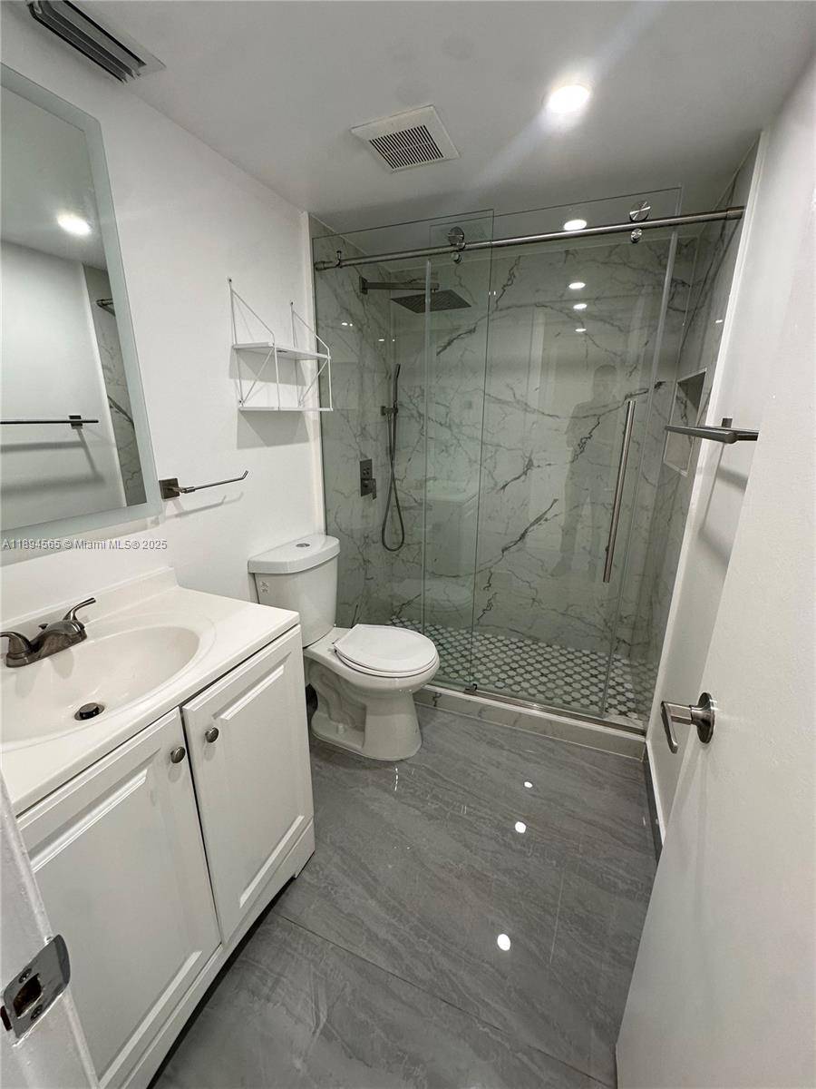 Cutler Bay, FL 33189,8680 SW 212th St #206