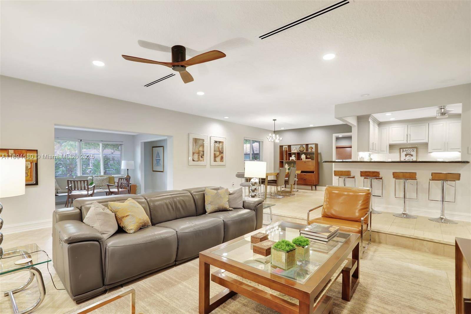 Pompano Beach, FL 33069,1128 W Cypress Dr #V-15