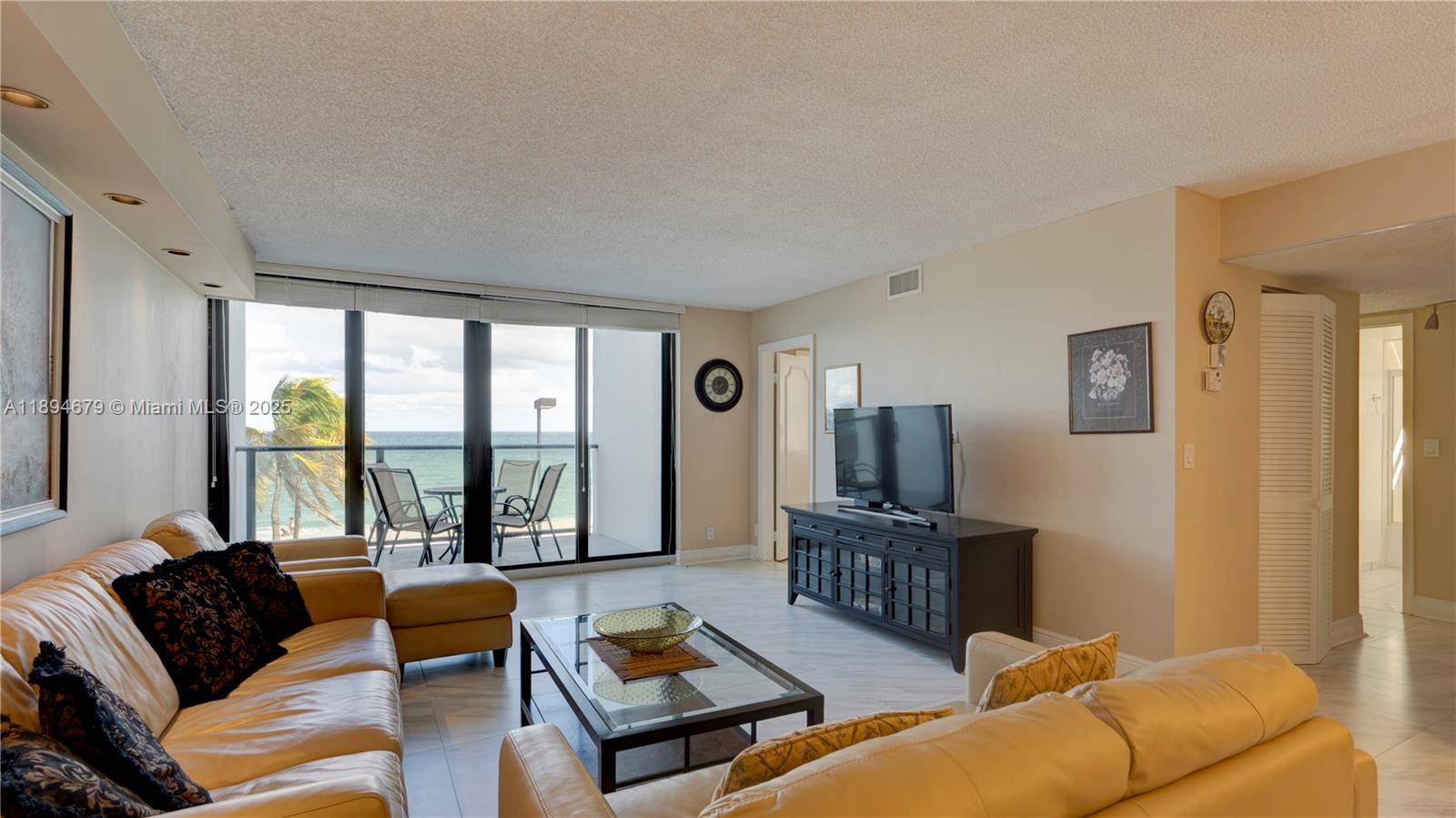 Hollywood, FL 33019,2301 S Ocean Dr #301