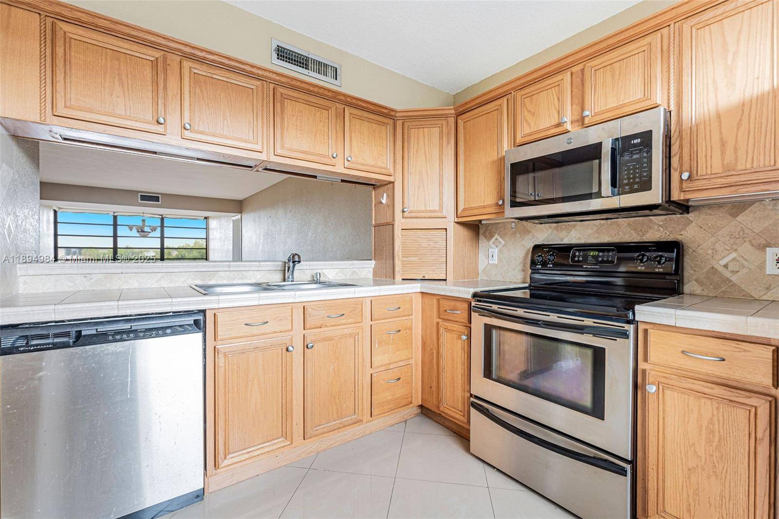 Davie, FL 33324,1705 Whitehall Dr #401