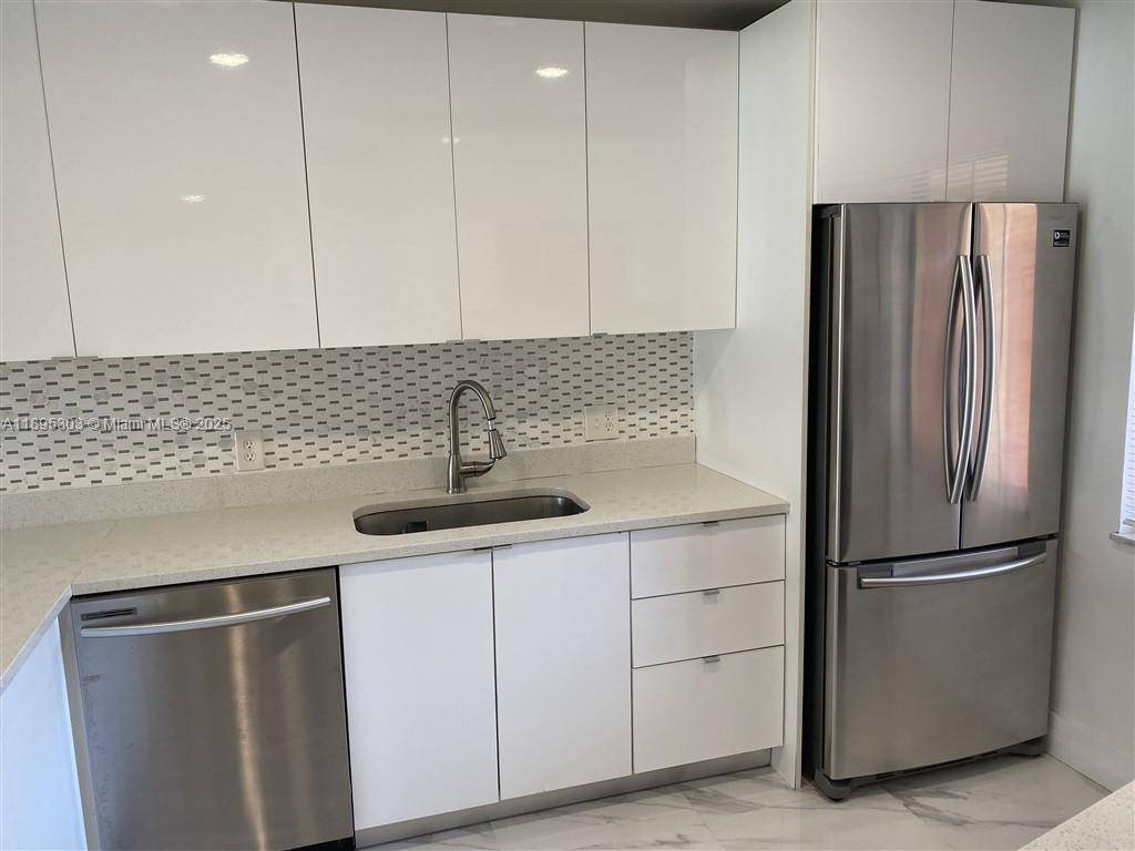 Weston, FL 33326,158 Lakeview Dr #102