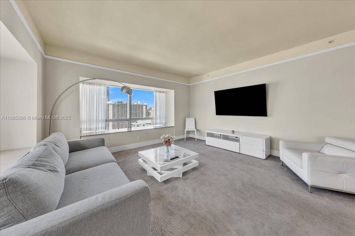 Miami, FL 33131,1435 Brickell Ave #3112