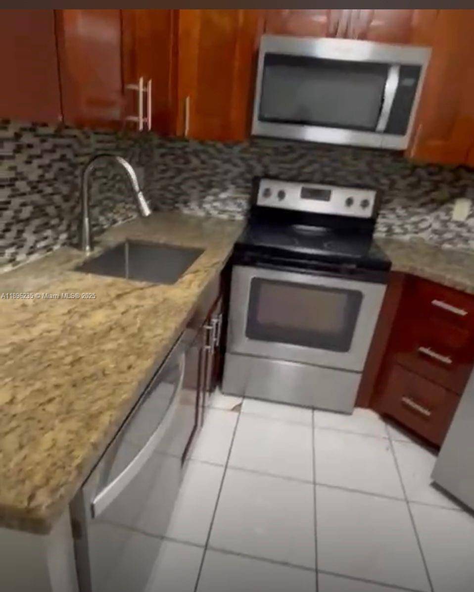 Oakland Park, FL 33309,212 Lake Pointe Dr #106