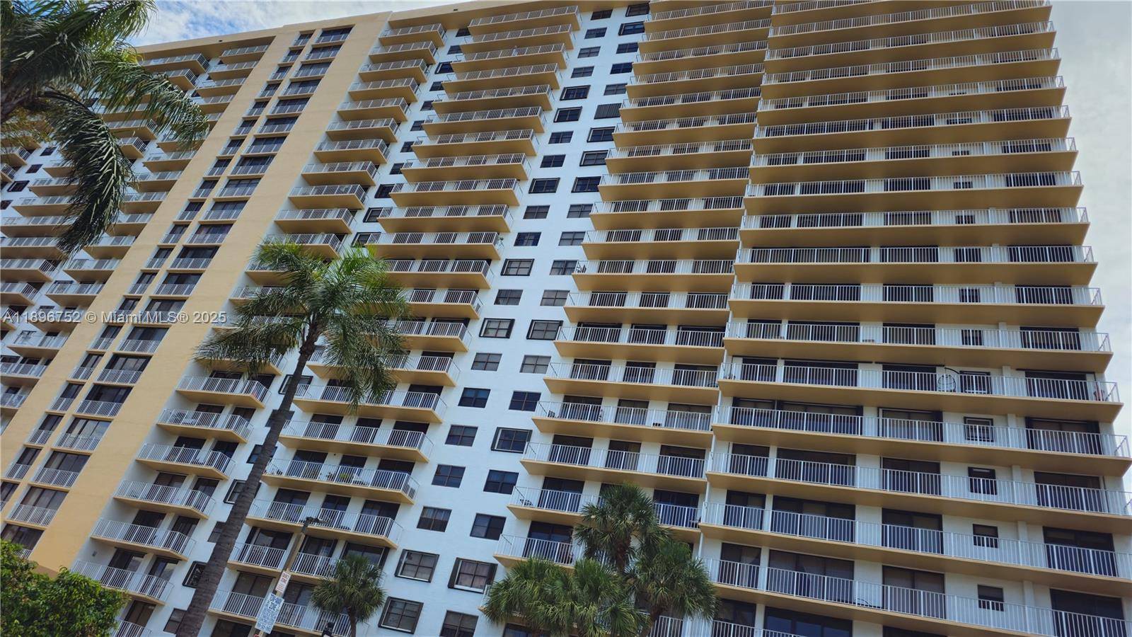 Sunny Isles Beach, FL 33160,290 174th St #1905