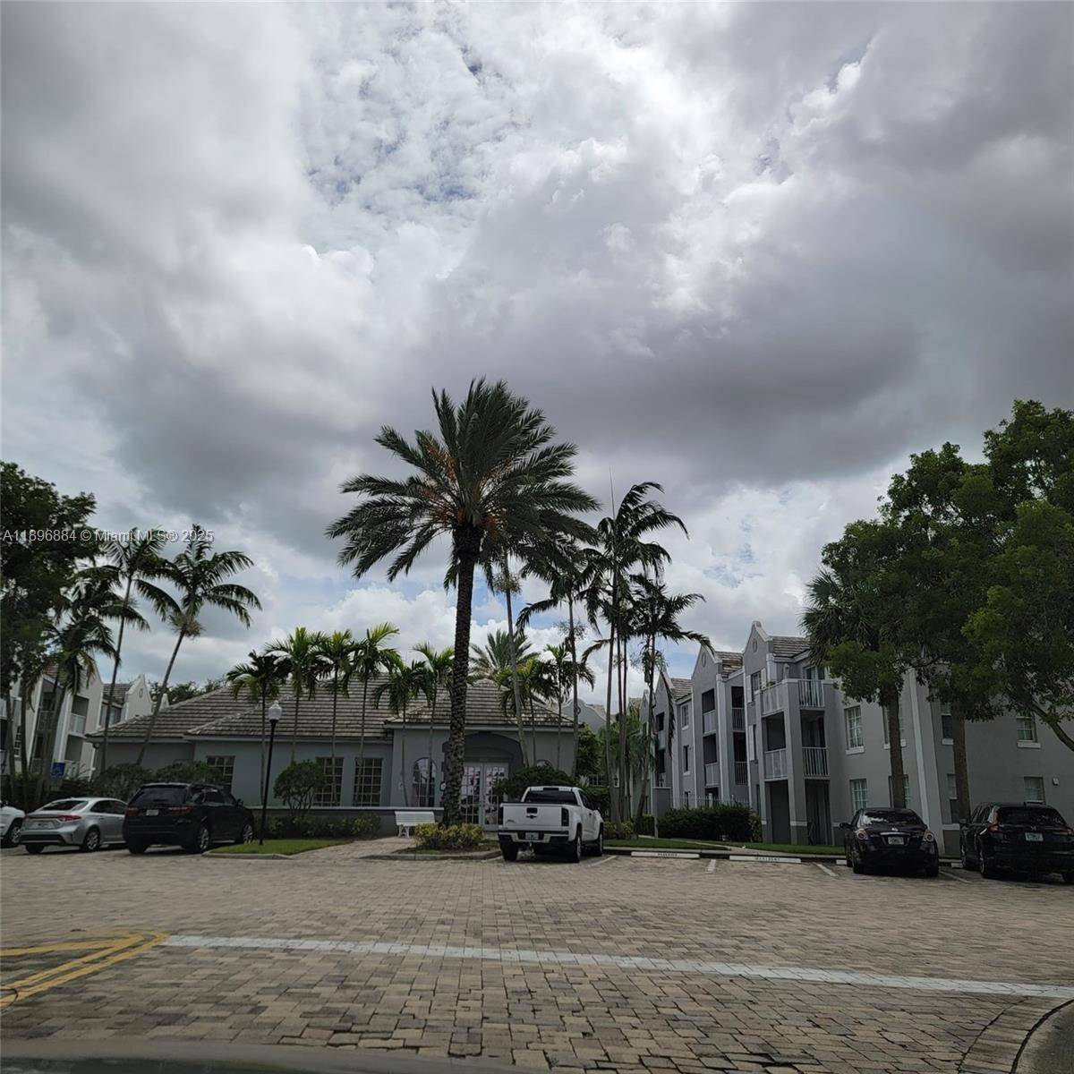 Pembroke Pines, FL 33025,711 SW 111th Way #301