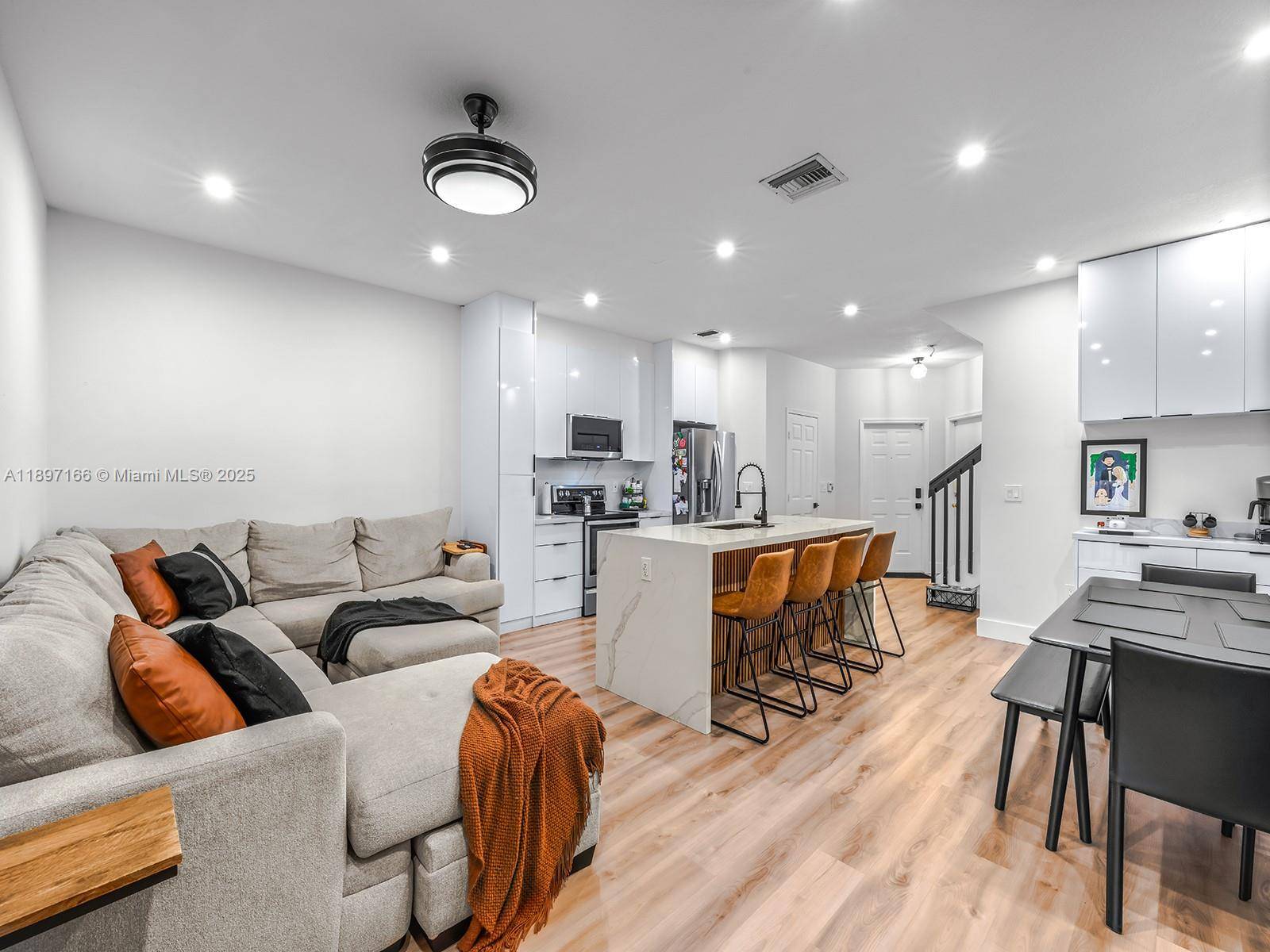 Pembroke Pines, FL 33024,1061 NW 100th Ave