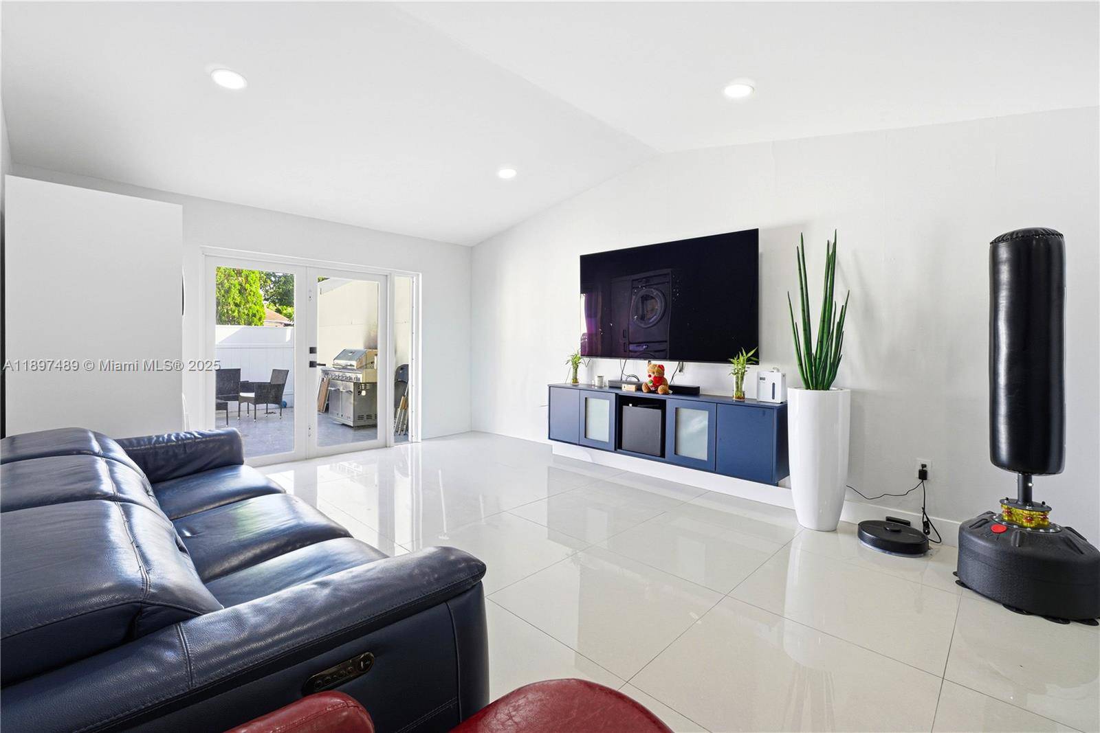 Miami, FL 33175,13765 SW 54th Ln