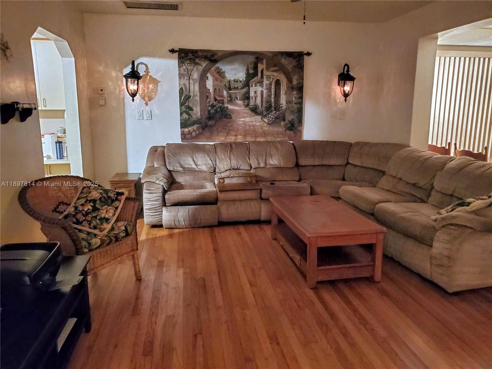 Hollywood, FL 33020,1846 Wiley St