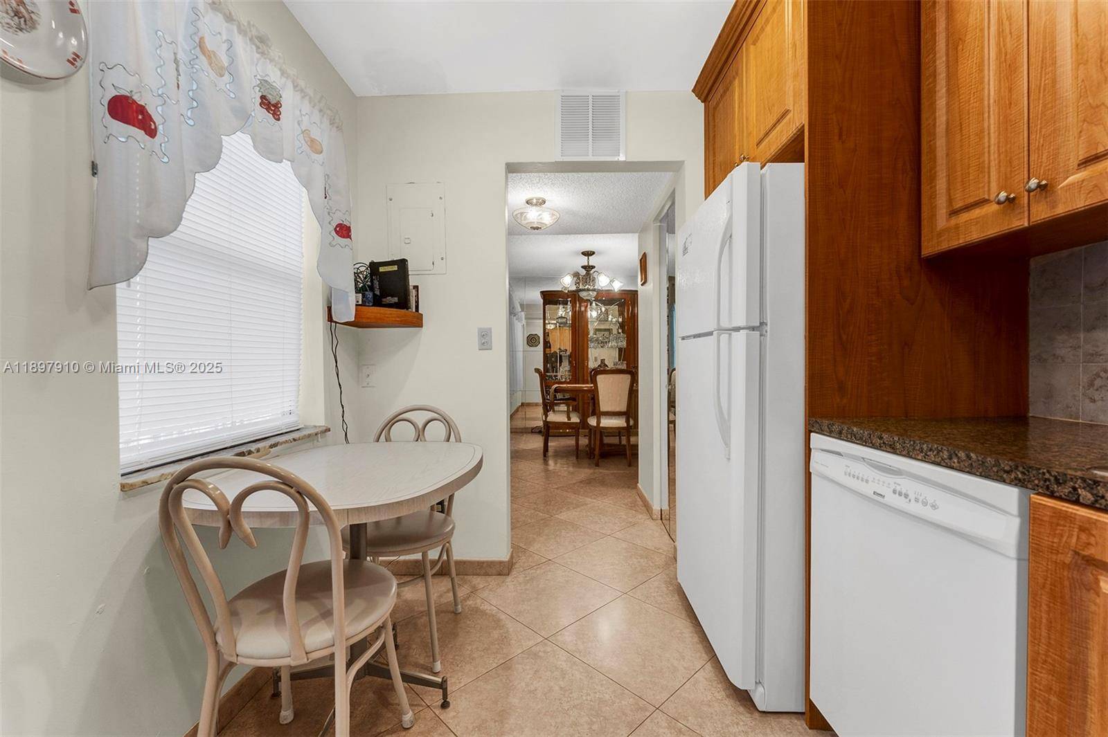 Lauderdale Lakes, FL 33319,4270 NW 40th St #311