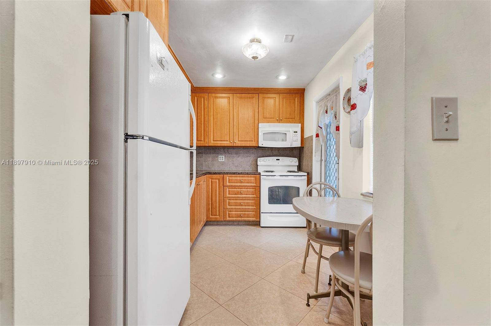 Lauderdale Lakes, FL 33319,4270 NW 40th St #311