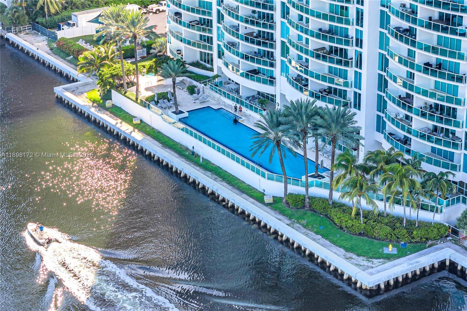 Aventura, FL 33180,20201 E Country Club Dr #1907