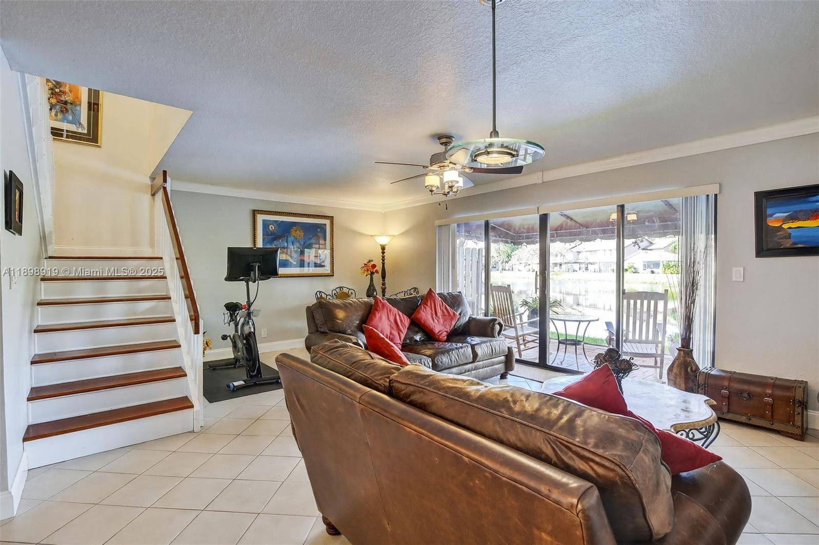 Plantation, FL 33324,9012 Vineyard Lake Dr