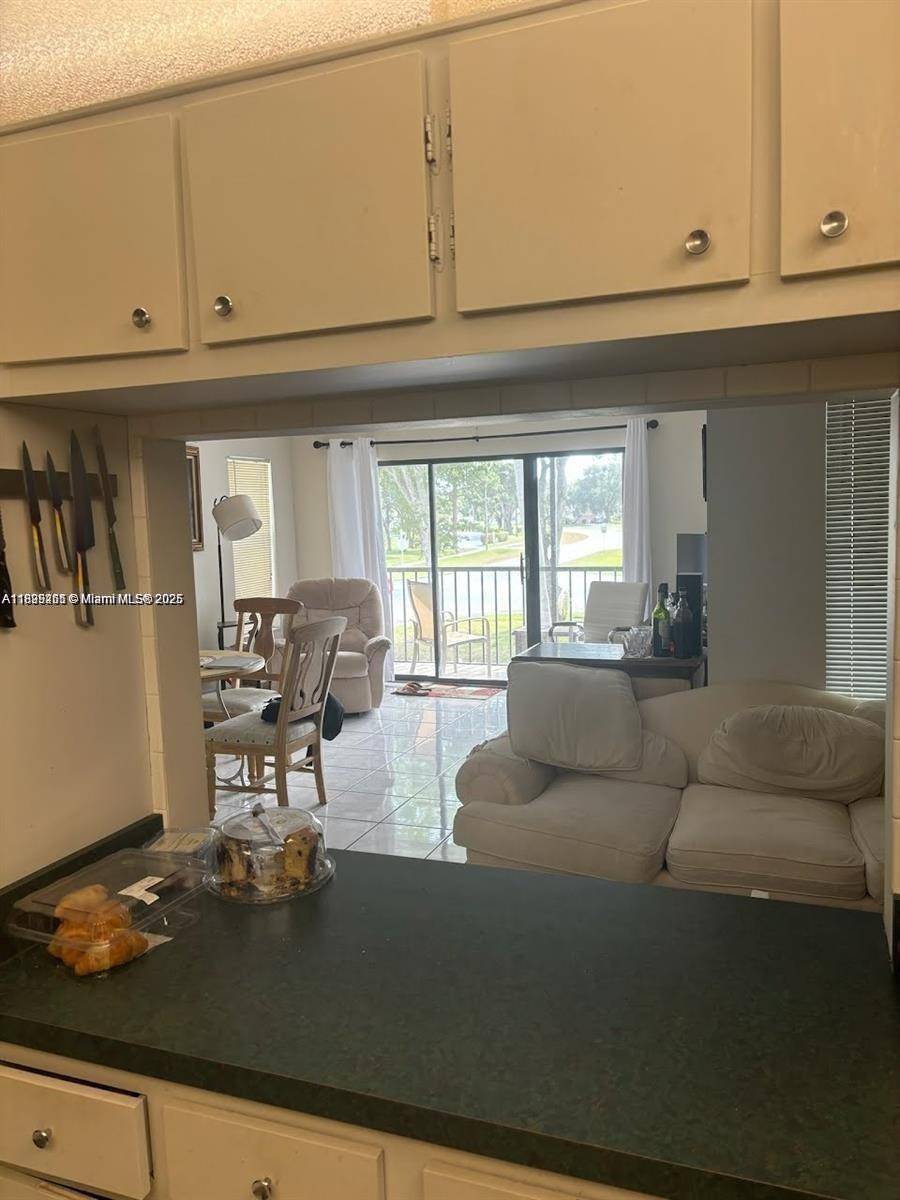 West Palm Beach, FL 33409,1001 Green Pine Blvd #H2