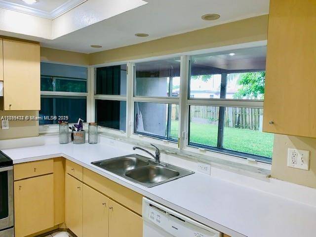 Sunrise, FL 33313,6720 NW 28th St