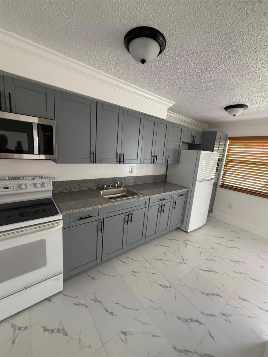 North Miami Beach, FL 33162,Address not disclosed