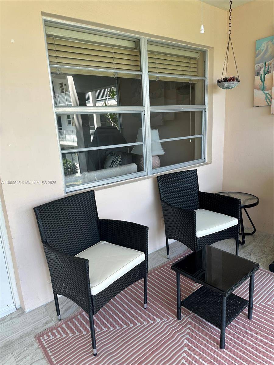 Hallandale Beach, FL 33009,581 Blue Heron Dr #208-B