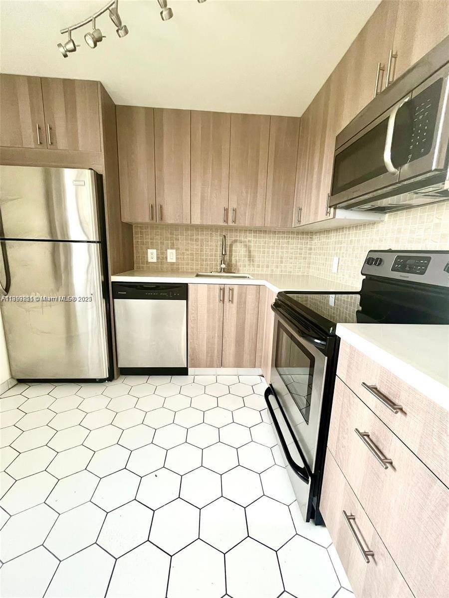 Aventura, FL 33180,3101 N COUNTRY CLUB DR #603