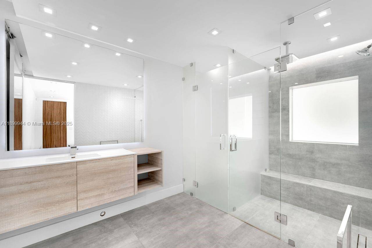 Miami, FL 33138,646 NE 83rd St